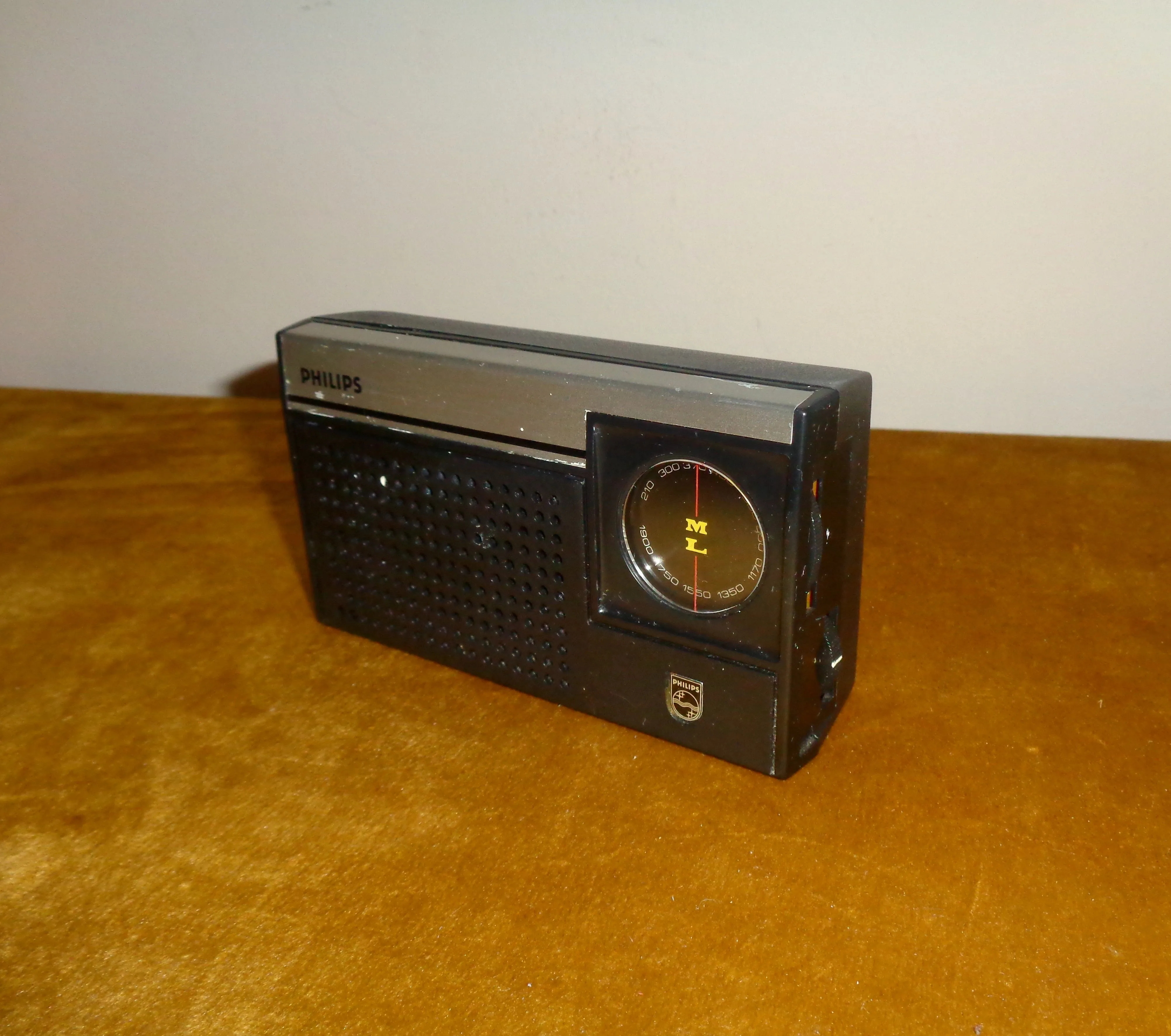 1970s Philips 90RL011 MW/LW Pocket Transistor Radio In Black With Its Original Box