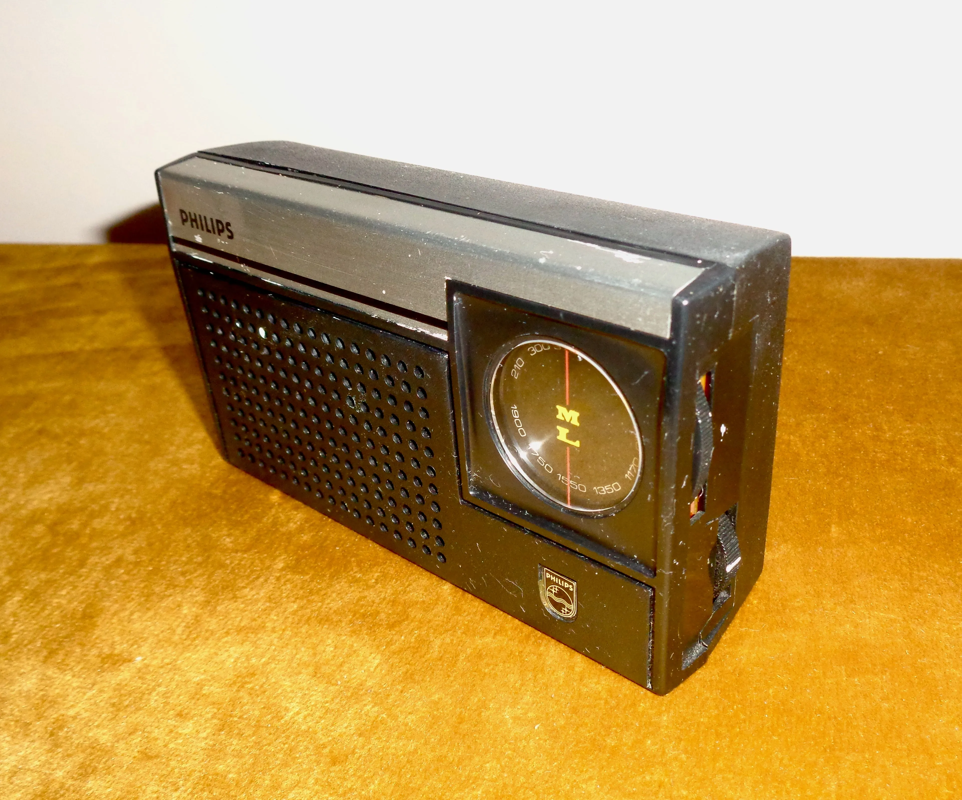 1970s Philips 90RL011 MW/LW Pocket Transistor Radio In Black With Its Original Box