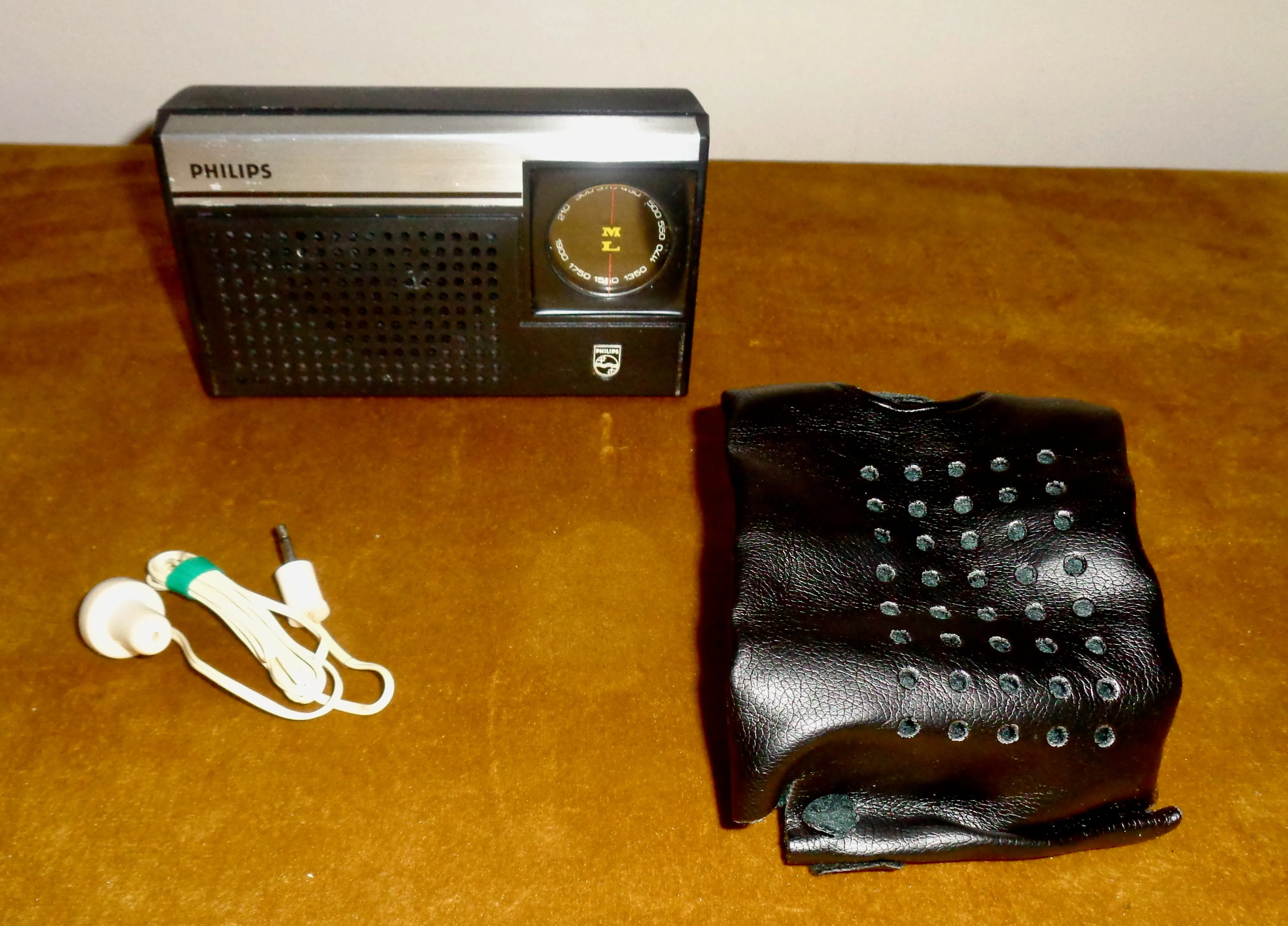 1970s Philips 90RL011 MW/LW Pocket Transistor Radio In Black With Its Original Box