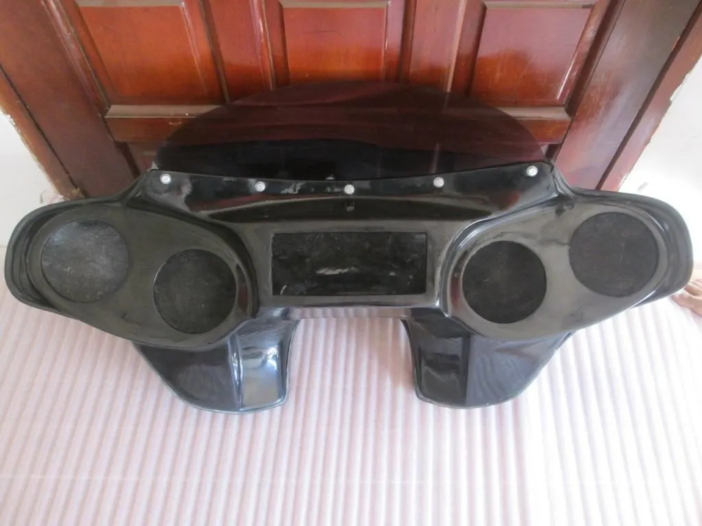 CUSTOM BATWING FAIRING WINDSHIELD  Harley Dyna Switchback SPEAKERS BAGGER LOW