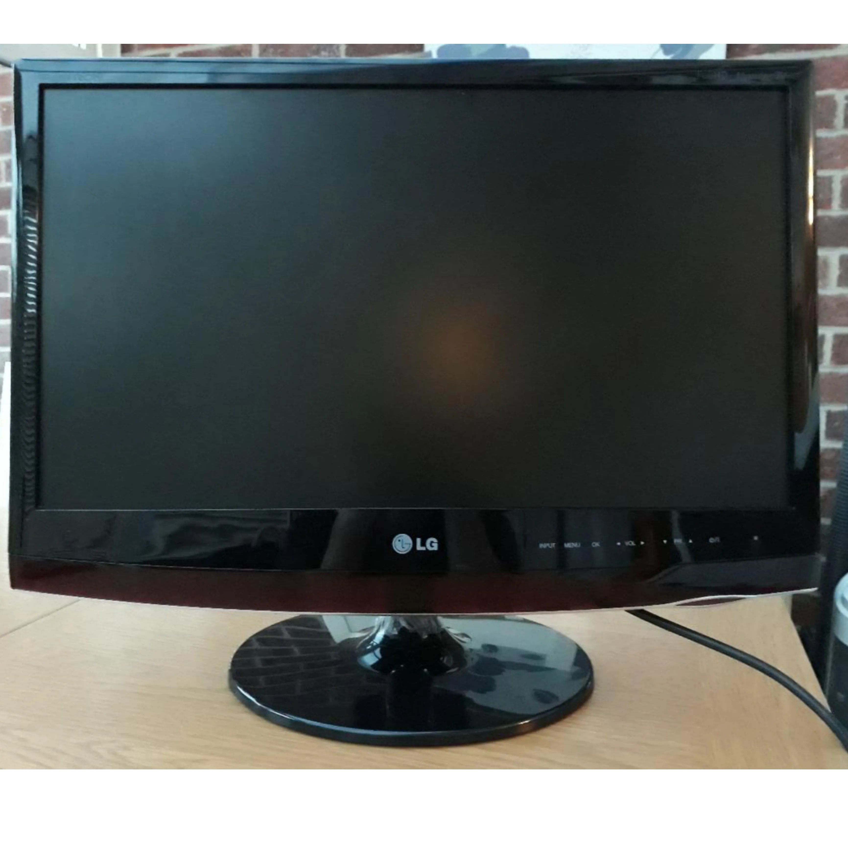 LG 22 Inch M2262DP Full HD LCD TV - London Used