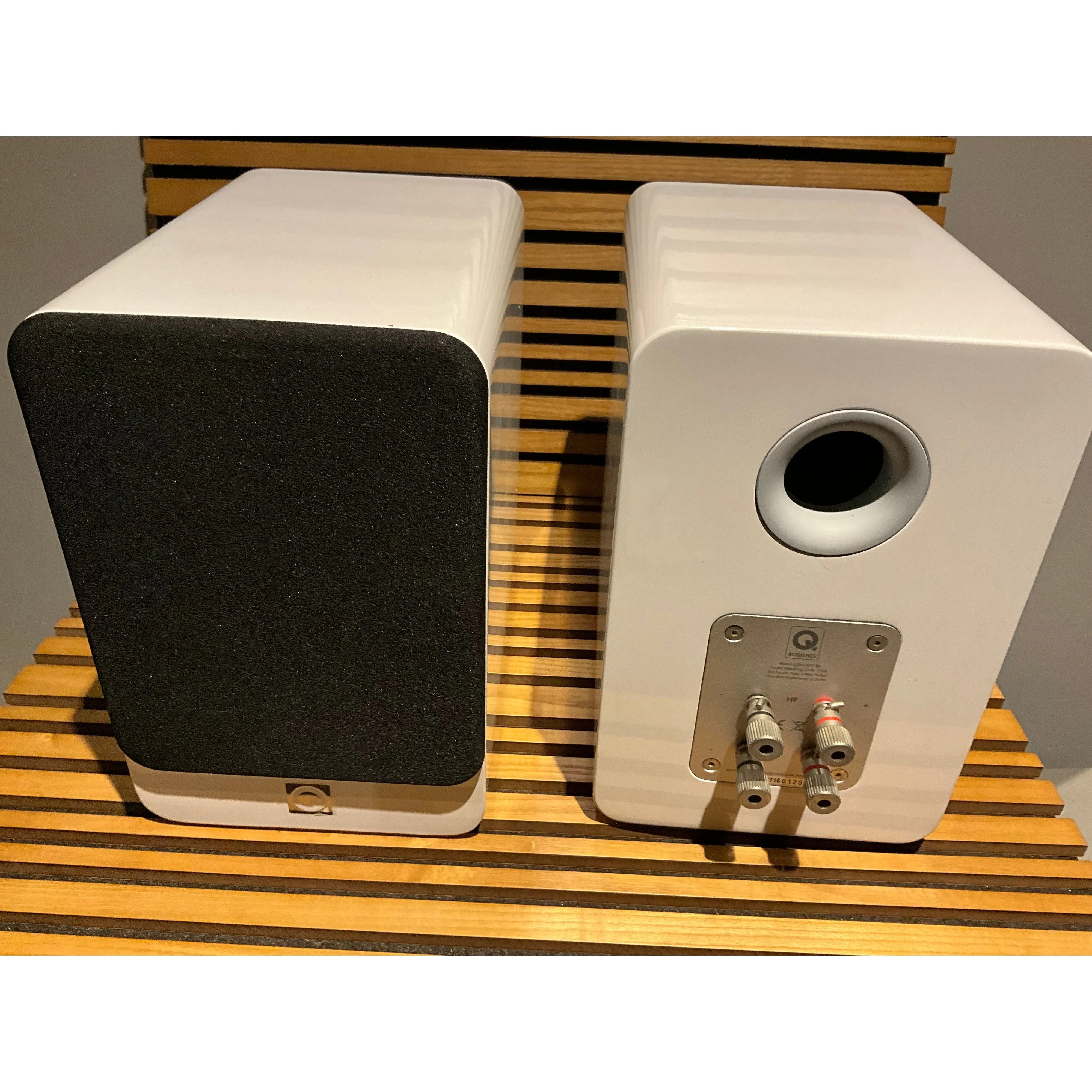 Q Acoustics Concept 20 White Bookshelf speakers Pre Loved